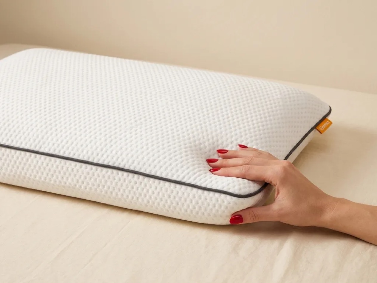 Emma Adapt Pillow (formerly Emma Original Pillow) — firm three-layer foam